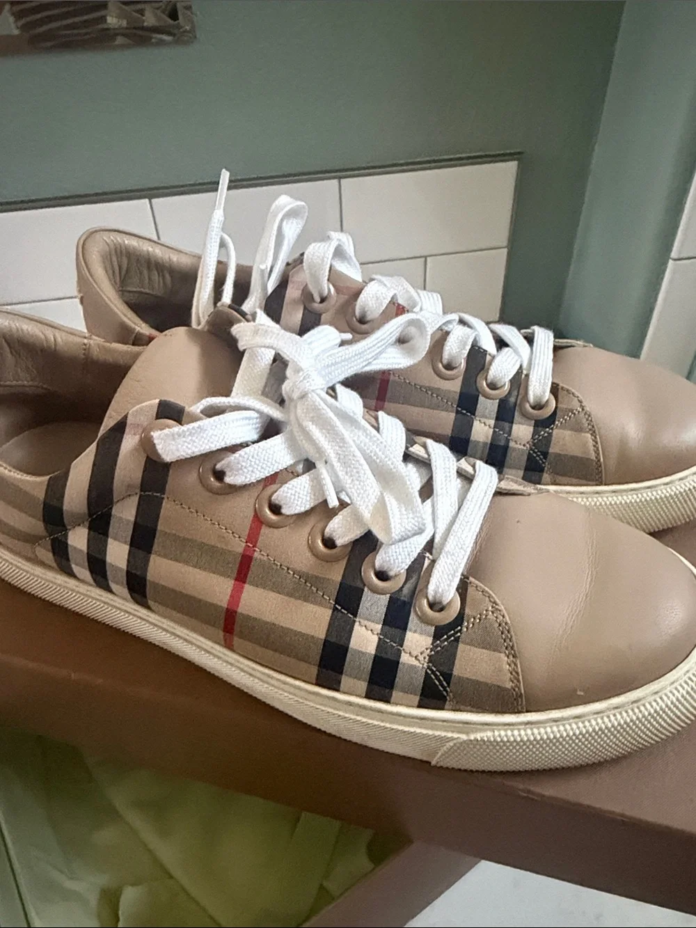 Burberry archive Beige Plaid Low-Top Sneakers with White Laces